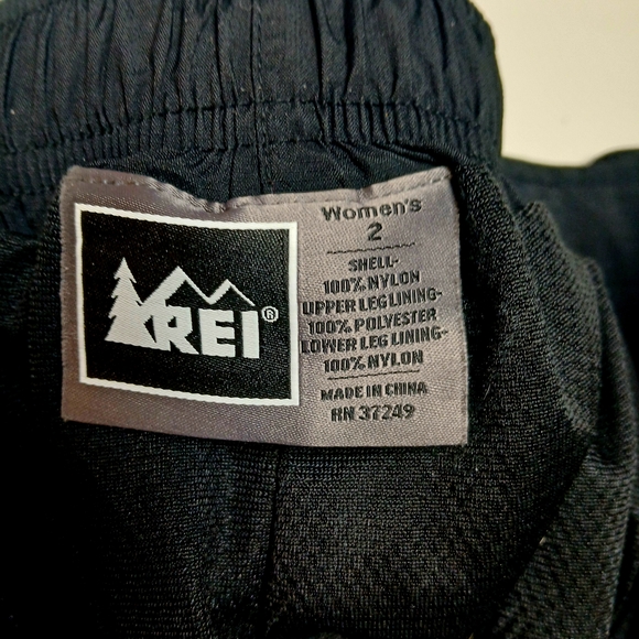 REI Women's Black Snow Cargo Pants - Picture 3 of 11
